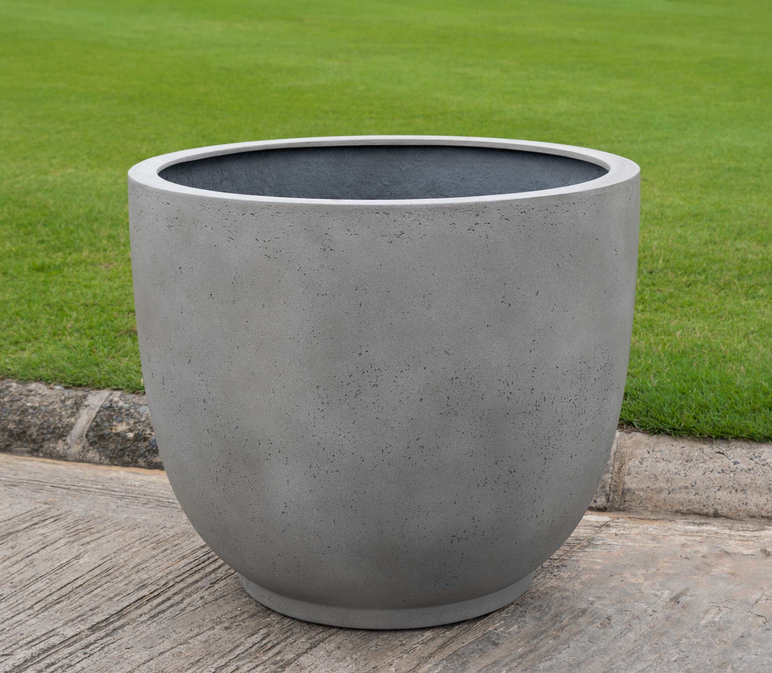 Photo of Campania Danilo Planter - Marquis Gardens